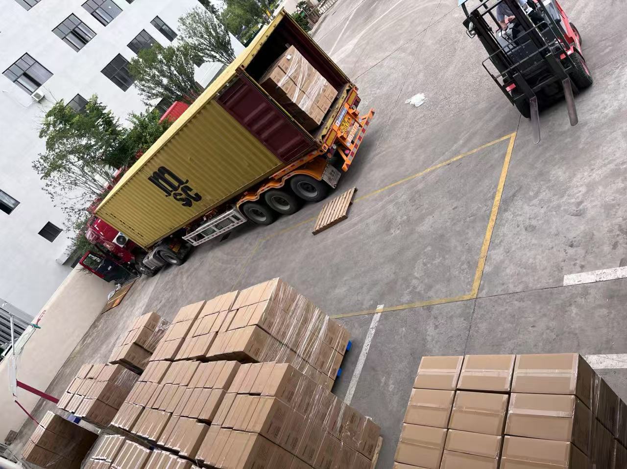 Landsign שולחת בהצלחה קבוצות של סחורות