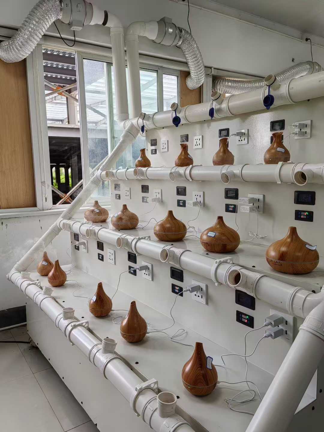 בדיקת היישון של מפיץ ארומה מעץ בעיצומה